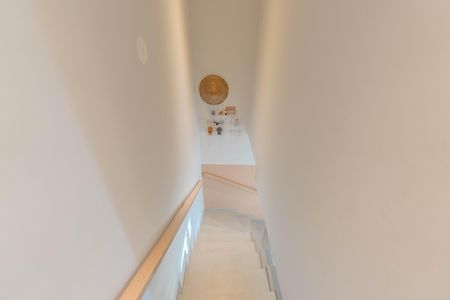 Apartamento à venda com 67m², 2 quartos e 2 vagas Apartamento à venda com 67m², 2 quartos e 2 vagasEscada