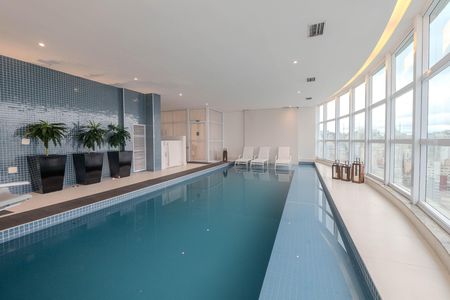 Apartamento à venda com 67m², 2 quartos e 2 vagas Apartamento à venda com 67m², 2 quartos e 2 vagasÁrea comum - Piscina
