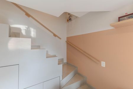 Apartamento à venda com 67m², 2 quartos e 2 vagas Apartamento à venda com 67m², 2 quartos e 2 vagasEscada