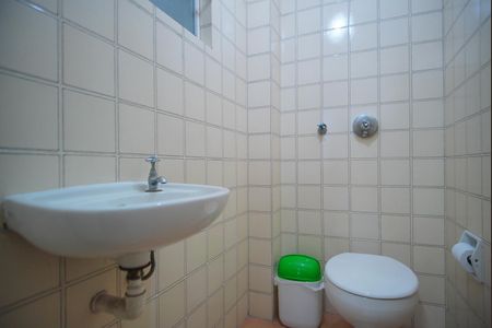Apartamento para alugar com 70m², 2 quartos e 2 vagasBanheiro de Serviço