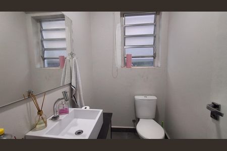 Casa para alugar com 174m², 4 quartos e 2 vagas Casa para alugar com 174m², 4 quartos e 2 vagasBanheiro Social