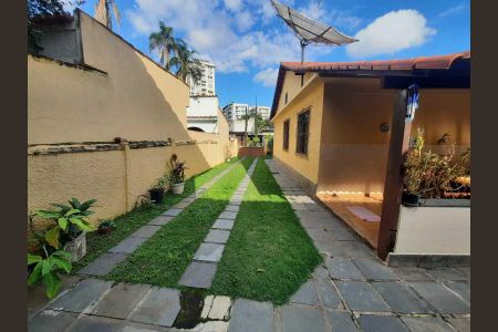 Casa de condomínio à venda com 261m², 3 quartos e 5 vagas