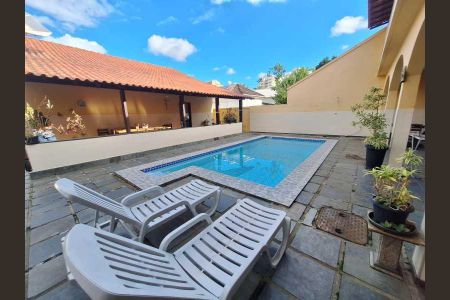 Casa de condomínio à venda com 261m², 3 quartos e 5 vagas