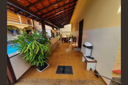 Casa de condomínio à venda com 261m², 3 quartos e 5 vagas