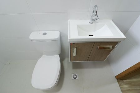Casa para alugar com 110m², 2 quartos e 1 vaga Casa para alugar com 110m², 2 quartos e 1 vagaBanheiro