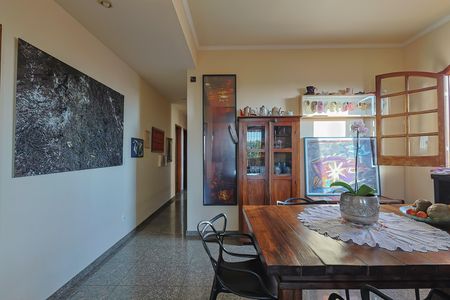 Casa à venda com 5 quartos, 225m² em Paraíso, Belo Horizonte