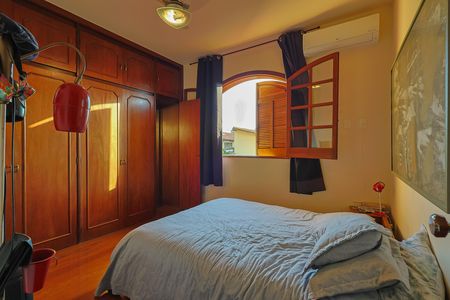 Casa à venda com 5 quartos, 225m² em Paraíso, Belo Horizonte