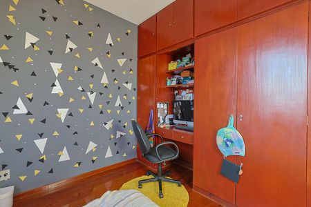 Casa à venda com 5 quartos, 225m² em Paraíso, Belo Horizonte