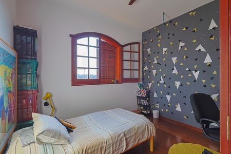 Casa à venda com 5 quartos, 225m² em Paraíso, Belo Horizonte