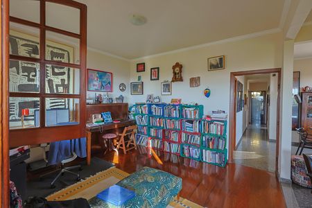 Casa à venda com 5 quartos, 225m² em Paraíso, Belo Horizonte