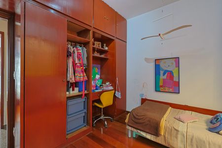 Casa à venda com 5 quartos, 225m² em Paraíso, Belo Horizonte