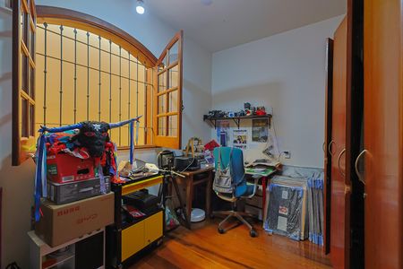 Casa à venda com 5 quartos, 225m² em Paraíso, Belo Horizonte