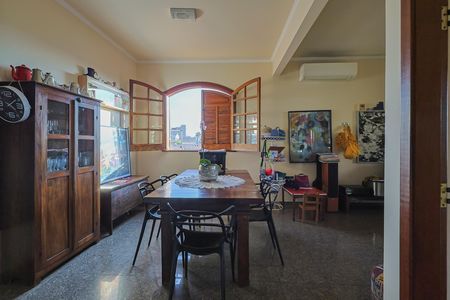Casa à venda com 5 quartos, 225m² em Paraíso, Belo Horizonte