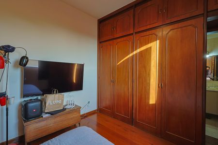 Casa à venda com 5 quartos, 225m² em Paraíso, Belo Horizonte