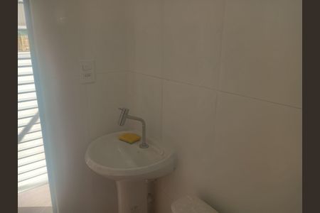 Casa para alugar com 60m², 2 quartos e 1 vaga Casa para alugar com 60m², 2 quartos e 1 vagaBanheiro