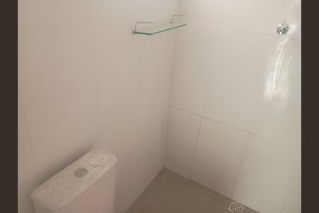 Casa para alugar com 60m², 2 quartos e 1 vaga Casa para alugar com 60m², 2 quartos e 1 vagaBanheiro