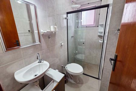 Banheiro de apartamento para alugar com 2 quartos, 77m² em Canto do Forte, Praia Grande