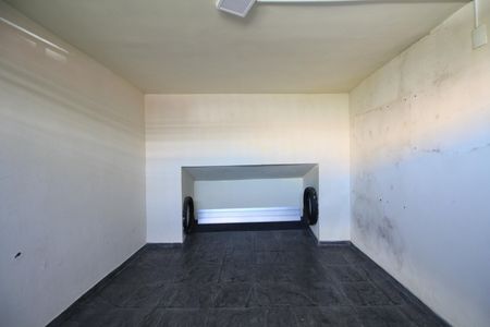Garagem de casa à venda com 2 quartos, 92m² em Vila Sonia, São Paulo
