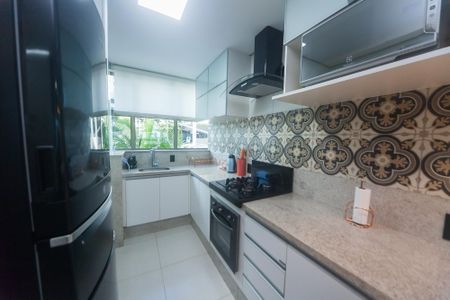 Cozinha de apartamento à venda com 2 quartos, 92m² em Vila Castela, Nova Lima