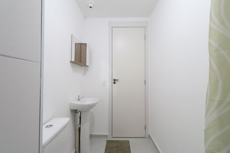 Banheiro de apartamento para alugar com 1 quarto, 37m² em Lapa de Baixo, São Paulo