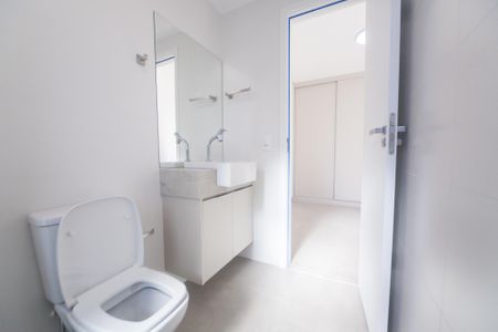 Banheiro  de apartamento para alugar com 1 quarto, 43m² em Vale do Sereno, Nova Lima