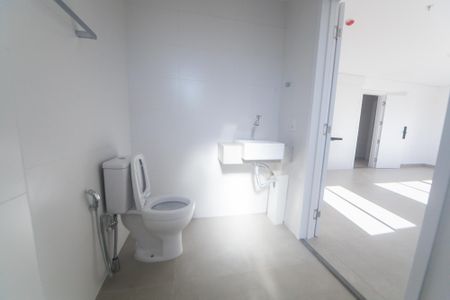 Banheiro de kitnet/studio para alugar com 1 quarto, 40m² em Vale do Sereno, Nova Lima