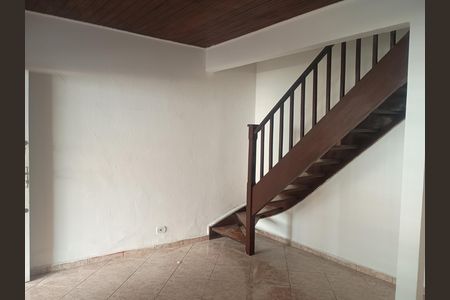 Sala de casa para alugar com 2 quartos, 120m² em Vila Santo Estefano, São Paulo