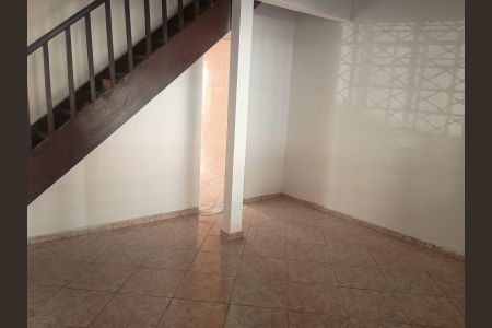Sala de casa para alugar com 2 quartos, 120m² em Vila Santo Estefano, São Paulo