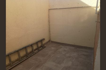 Área externa de casa para alugar com 2 quartos, 120m² em Vila Santo Estefano, São Paulo