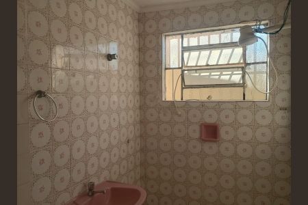Banheiro  de casa para alugar com 2 quartos, 120m² em Vila Santo Estefano, São Paulo