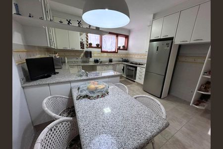 Casa à venda com 619m², 4 quartos e 4 vagas