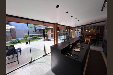 Casa à venda com 619m², 4 quartos e 4 vagas