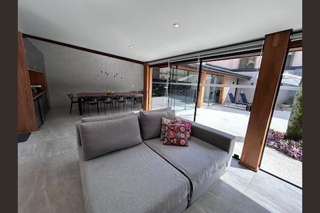 Casa à venda com 619m², 4 quartos e 4 vagas