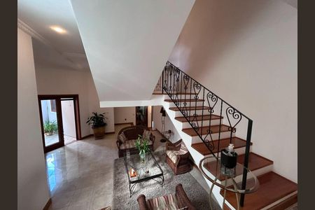 Casa à venda com 619m², 4 quartos e 4 vagas