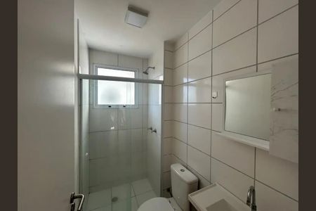 Banheiro de apartamento para alugar com 2 quartos, 44m² em Taquara, Rio de Janeiro