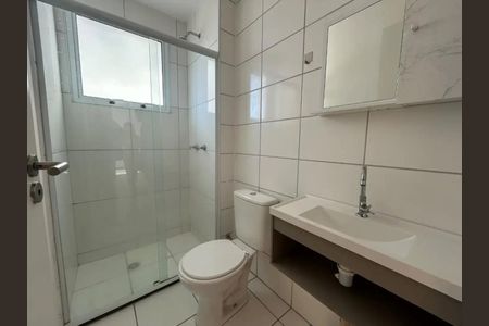 Banheiro de apartamento para alugar com 2 quartos, 44m² em Taquara, Rio de Janeiro