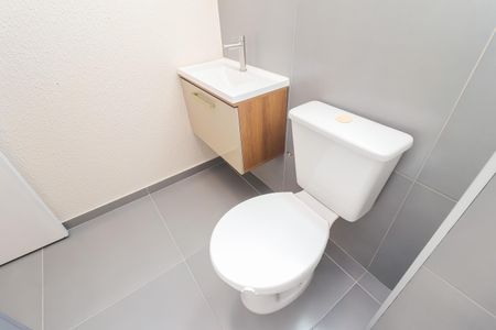Banheiro de apartamento à venda com 2 quartos, 55m² em Colônia (zona Leste), São Paulo