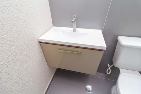 Apartamento à venda com 55m², 2 quartos e sem vaga Apartamento à venda com 55m², 2 quartos e sem vagaBanheiro
