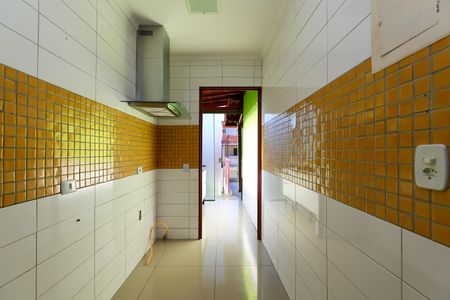 Cozinha de casa para alugar com 2 quartos, 80m² em Jardim Record, Taboão da Serra
