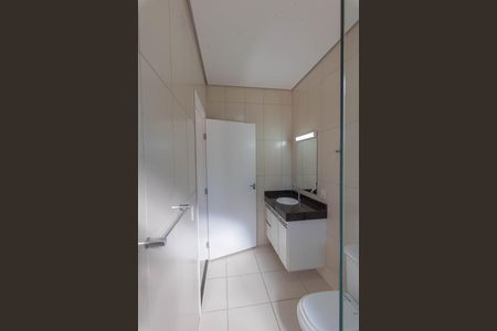 Casa de condomínio para alugar com 185m², 3 quartos e 1 vaga Casa de condomínio para alugar com 185m², 3 quartos e 1 vagaBanheiro da Suíte 3