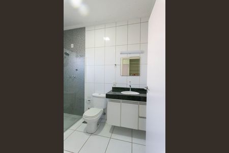 Casa de condomínio para alugar com 185m², 3 quartos e 1 vaga Casa de condomínio para alugar com 185m², 3 quartos e 1 vagaBanheiro da Suíte 1