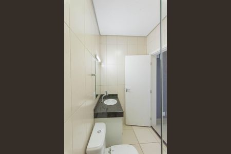 Casa de condomínio para alugar com 185m², 3 quartos e 1 vaga Casa de condomínio para alugar com 185m², 3 quartos e 1 vagaBanheiro da Suíte 2