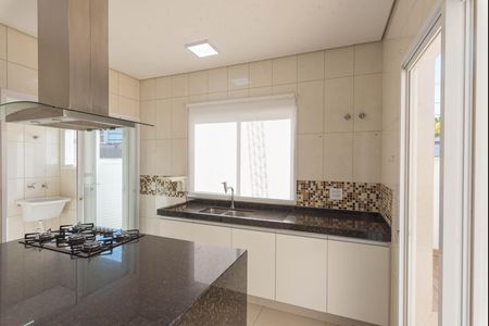 Cozinha de casa de condomínio para alugar com 3 quartos, 185m² em Swiss Park, Campinas