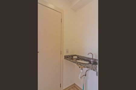Apartamento para alugar com 33m², 2 quartos e sem vaga Apartamento para alugar com 33m², 2 quartos e sem vagaBanheiro