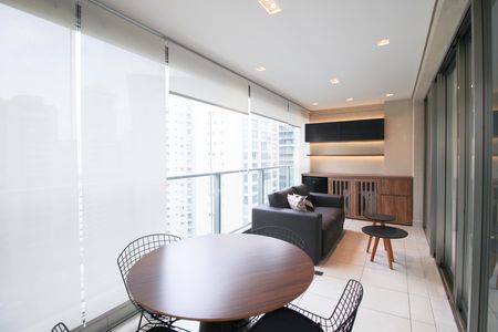 Varanda de apartamento para alugar com 1 quarto, 62m² em Itaim Bibi, São Paulo
