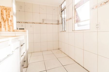 Cozinha de apartamento para alugar com 2 quartos, 45m² em Conjunto Habitacional Presidente Castelo Branco, Carapicuíba