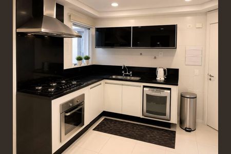 Apartamento para alugar com 150m², 3 quartos e 3 vagas Apartamento para alugar com 150m², 3 quartos e 3 vagasCozinha