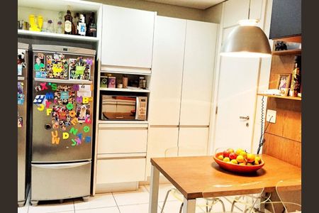Apartamento para alugar com 150m², 3 quartos e 3 vagas Apartamento para alugar com 150m², 3 quartos e 3 vagasCozinha