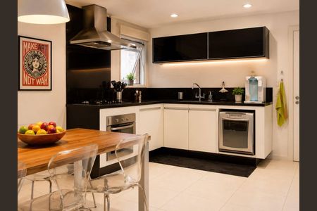 Apartamento para alugar com 150m², 3 quartos e 3 vagas Apartamento para alugar com 150m², 3 quartos e 3 vagasCozinha