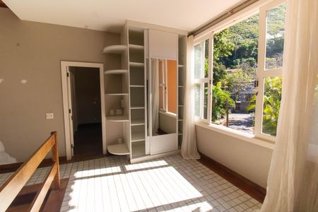 Casa para alugar com 257m², 3 quartos e 4 vagas Casa para alugar com 257m², 3 quartos e 4 vagasHall